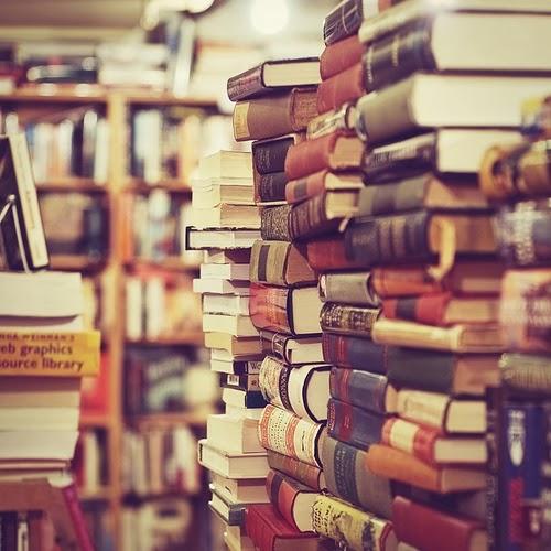 libros amontonados 1