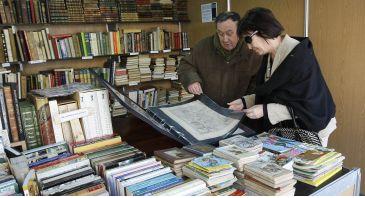 feria libro viejo (VI) Zaragoza 2010 foto de Ángel de Castro